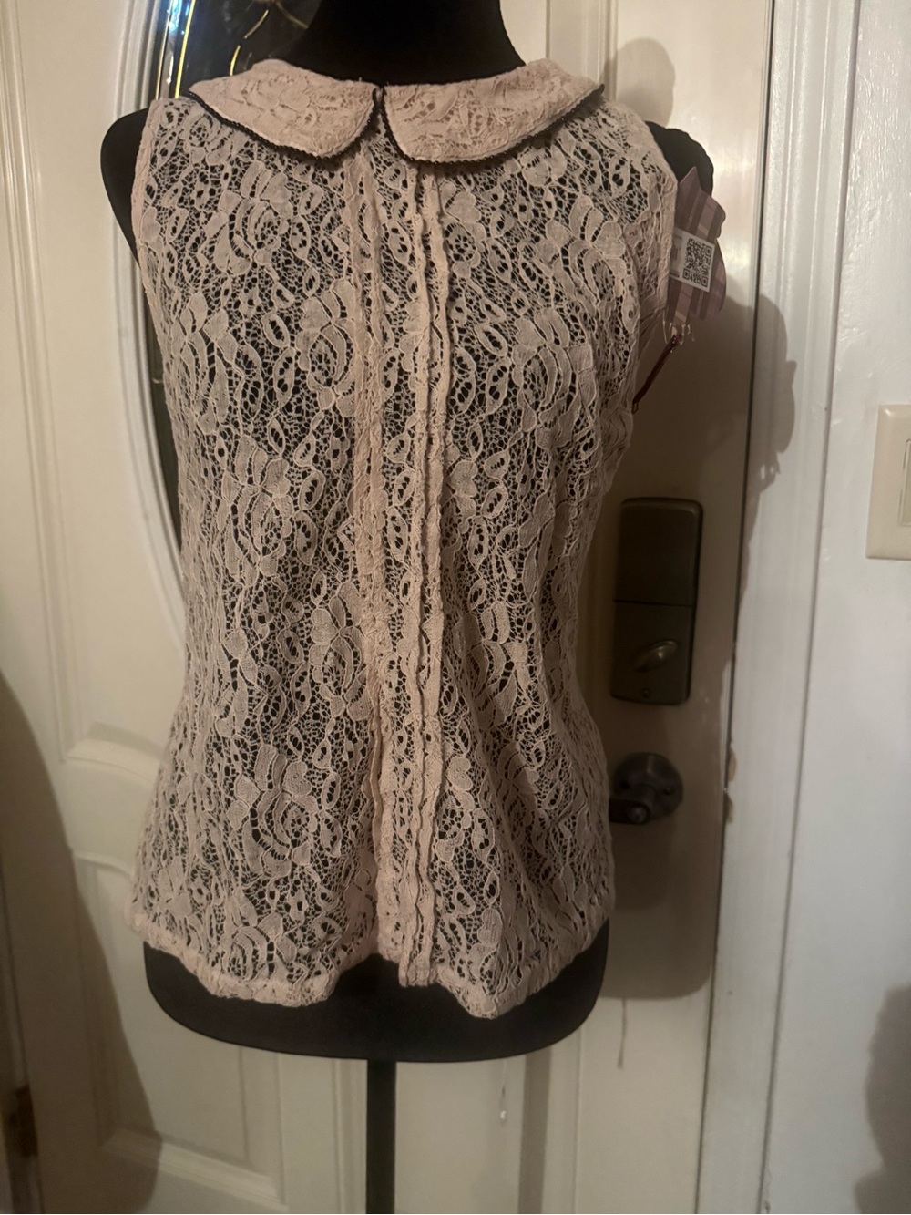 princess vera wang Lace Sleeveless Blouse in Light Beige with Peter Pan Collar